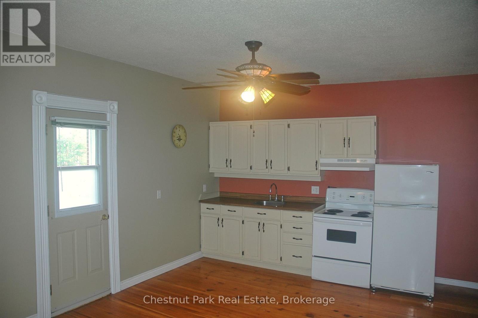 319 Berford Street, South Bruce Peninsula, Ontario  N0H 2T0 - Photo 13 - X12457071