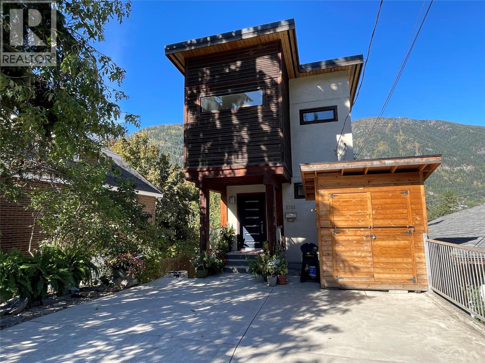 1211 Front Street, nelson, British Columbia