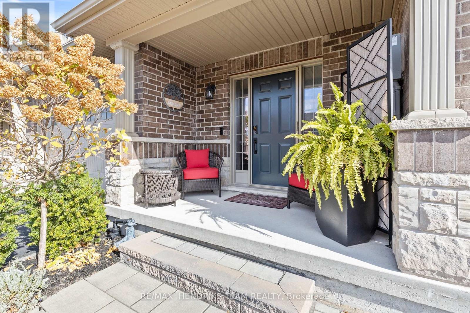 64 Abbott Place, Pelham, Ontario  L0S 1E0 - Photo 2 - X12447662
