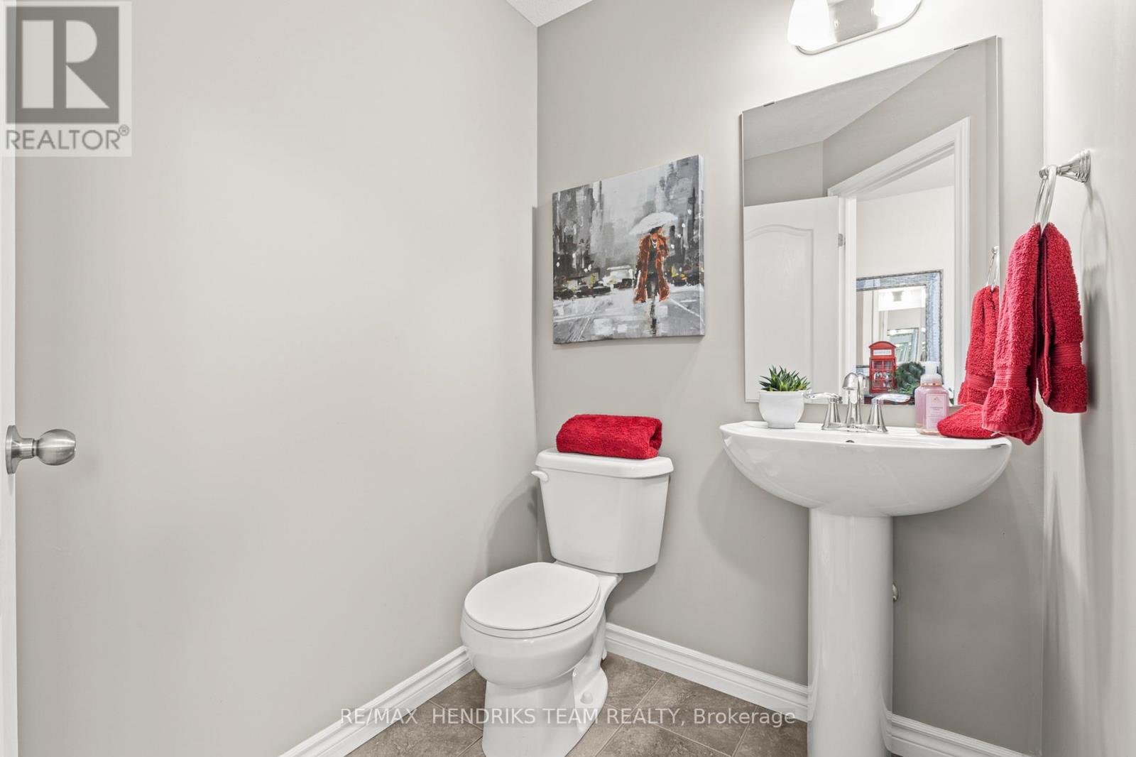 64 Abbott Place, Pelham, Ontario  L0S 1E0 - Photo 4 - X12447662