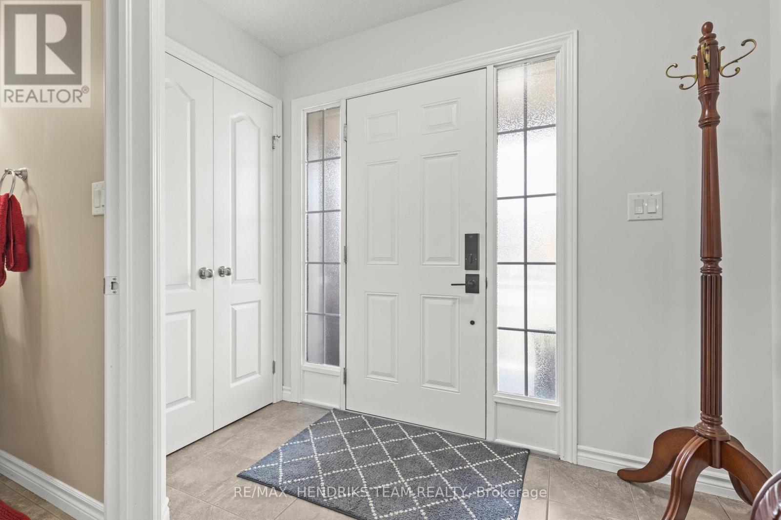 64 Abbott Place, Pelham, Ontario  L0S 1E0 - Photo 3 - X12447662