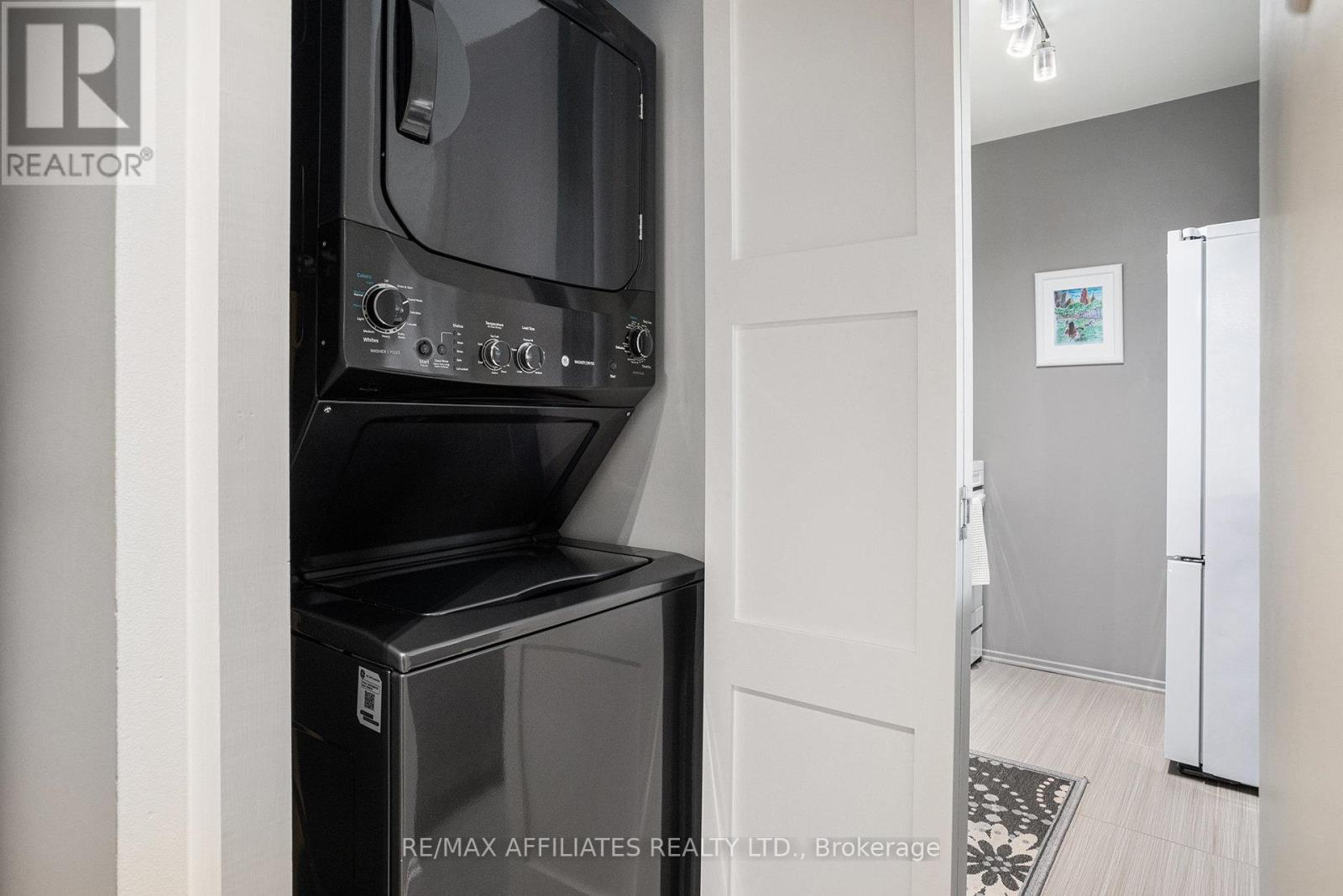 207 - 270 Brittany Drive, Ottawa, Ontario  K1K 0R8 - Photo 11 - X12457082