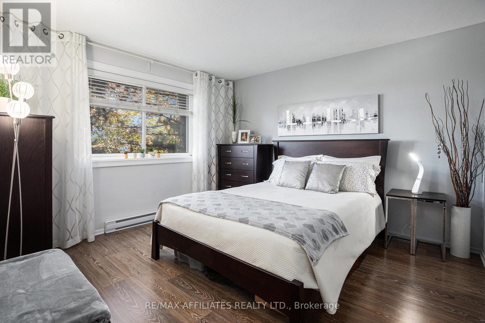 207 - 270 Brittany Drive, Ottawa, Ontario  K1K 0R8 - Photo 12 - X12457082