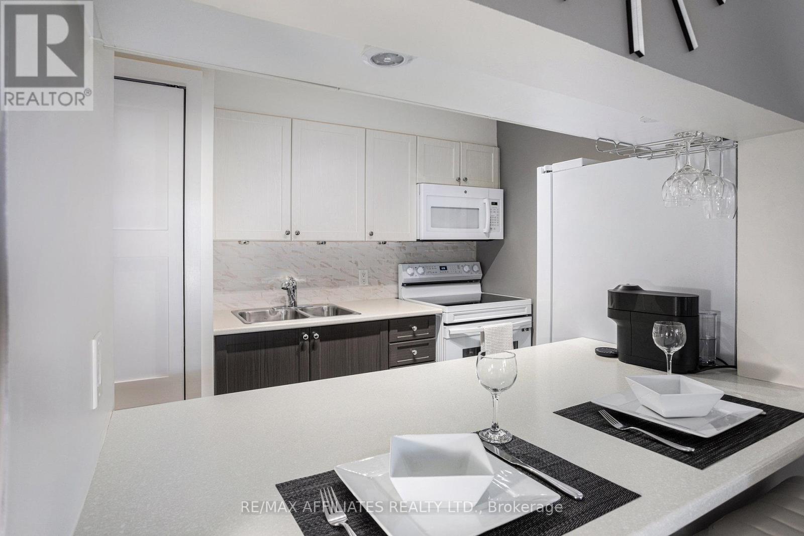 207 - 270 Brittany Drive, Ottawa, Ontario  K1K 0R8 - Photo 6 - X12457082