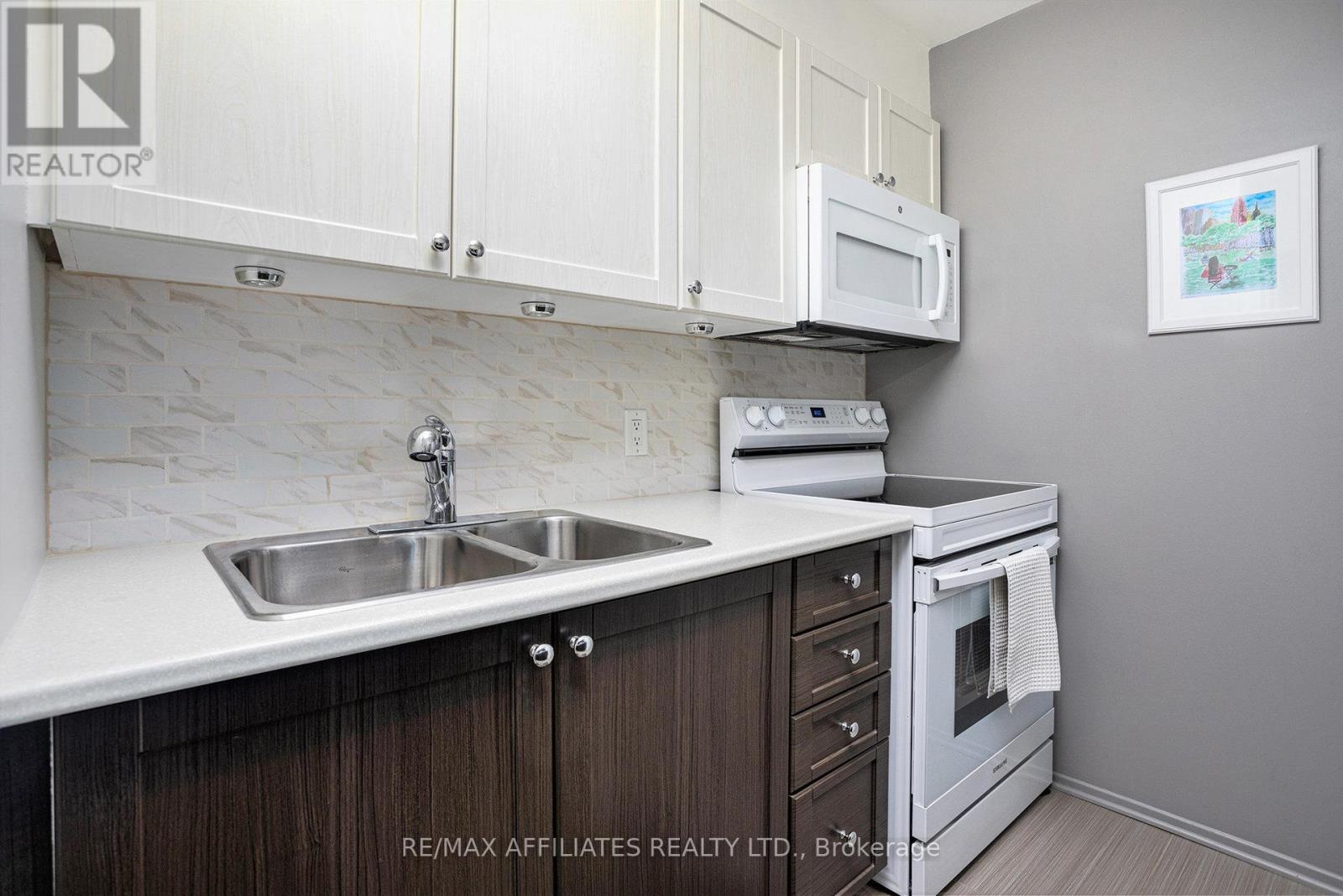 207 - 270 Brittany Drive, Ottawa, Ontario  K1K 0R8 - Photo 9 - X12457082