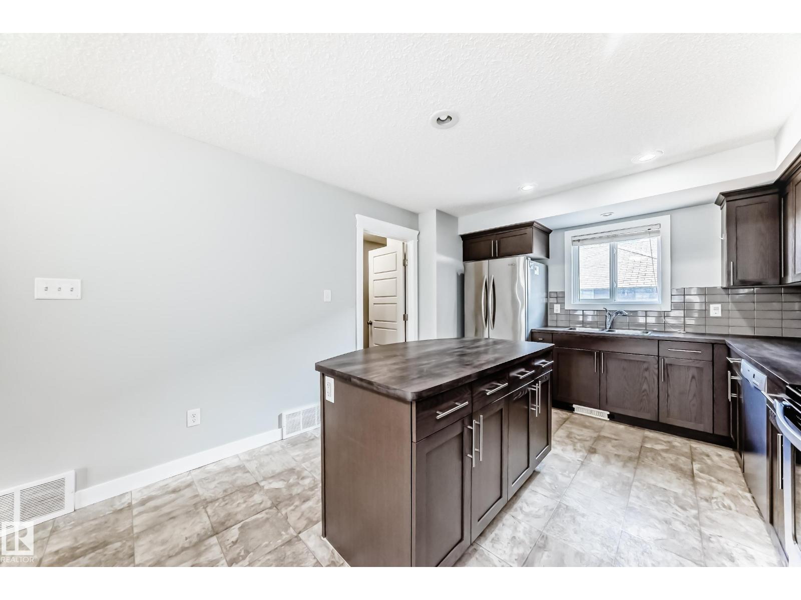 1611 52 St Sw, Edmonton, Alberta  T6X 1X9 - Photo 5 - E4461708