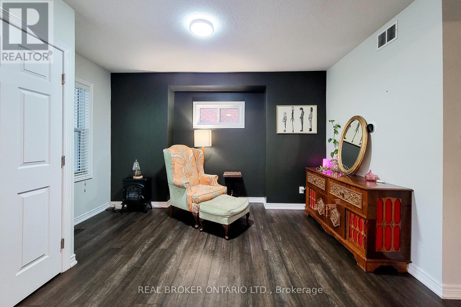115 Barclay Street, Hamilton, Ontario  L8S 1P6 - Photo 12 - X12456943