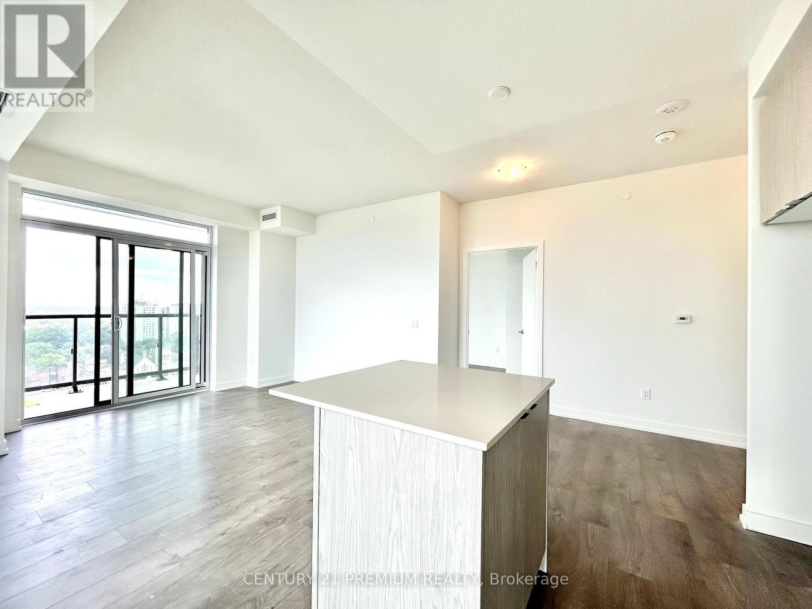 1702 - 55 Duke Street, Kitchener, Ontario  N2G 1A6 - Photo 6 - X12456954