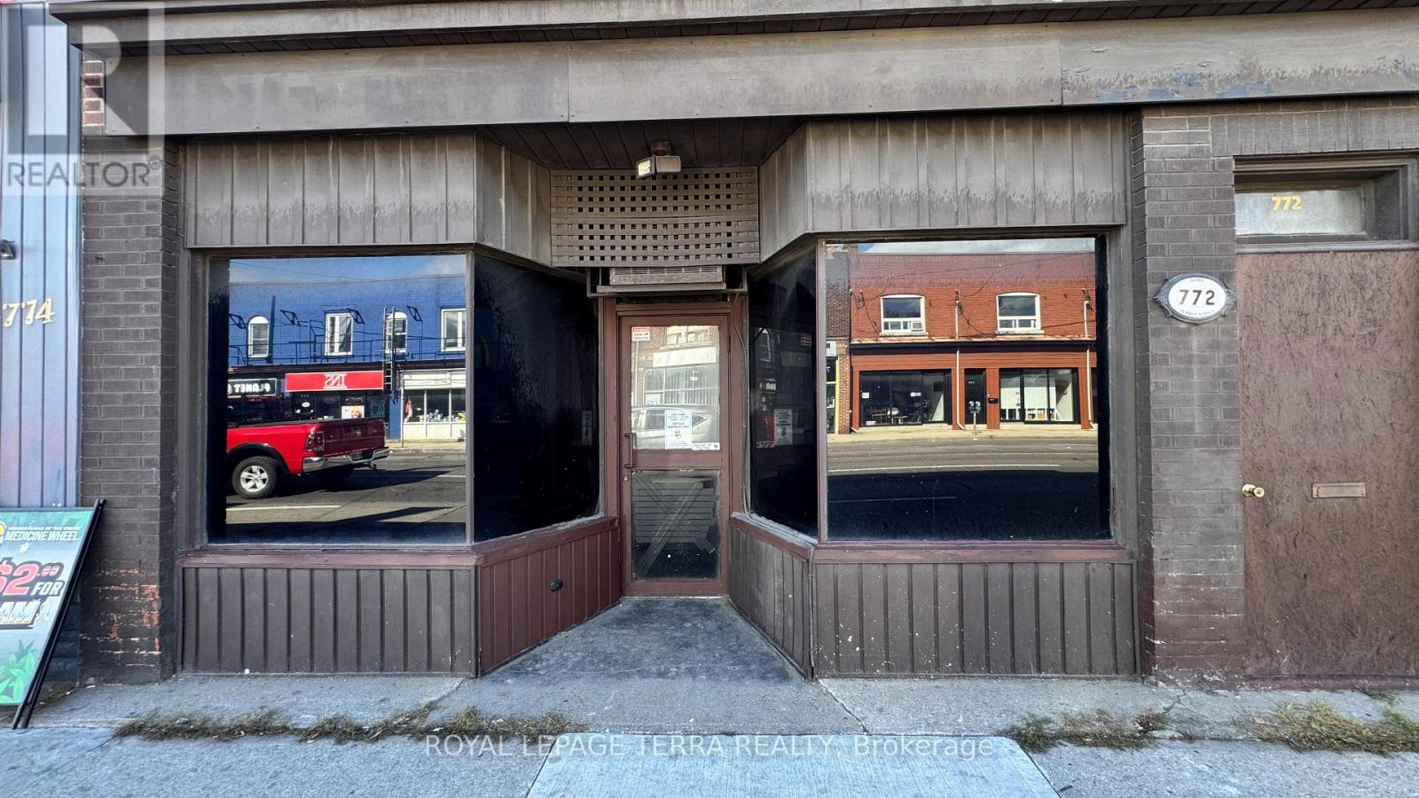 772 Barton Street E, Hamilton, Ontario  L8L 3B1 - Photo 2 - X12456956