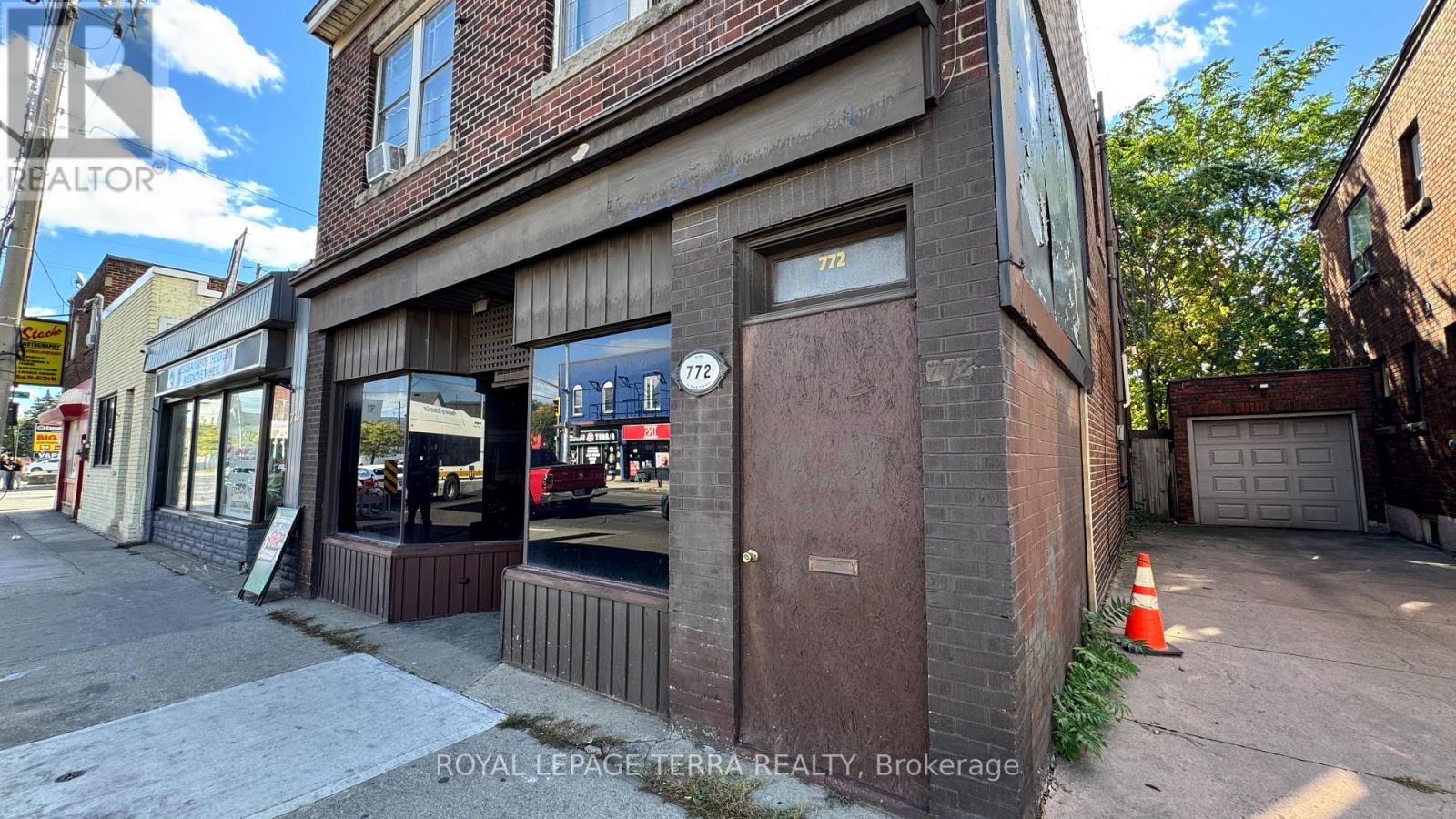 772 Barton Street E, Hamilton, Ontario  L8L 3B1 - Photo 3 - X12456956