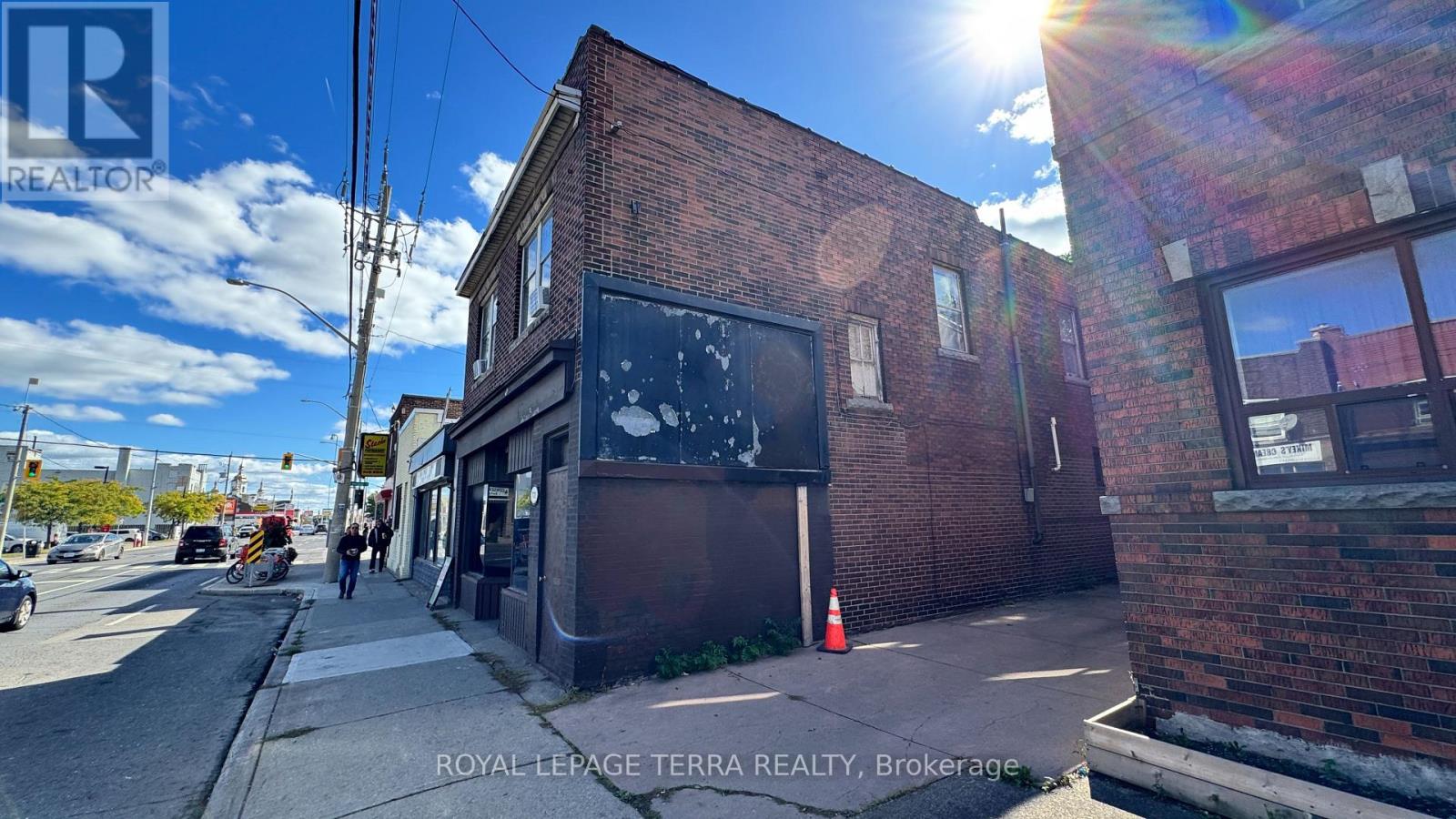 772 Barton Street E, Hamilton, Ontario  L8L 3B1 - Photo 4 - X12456956