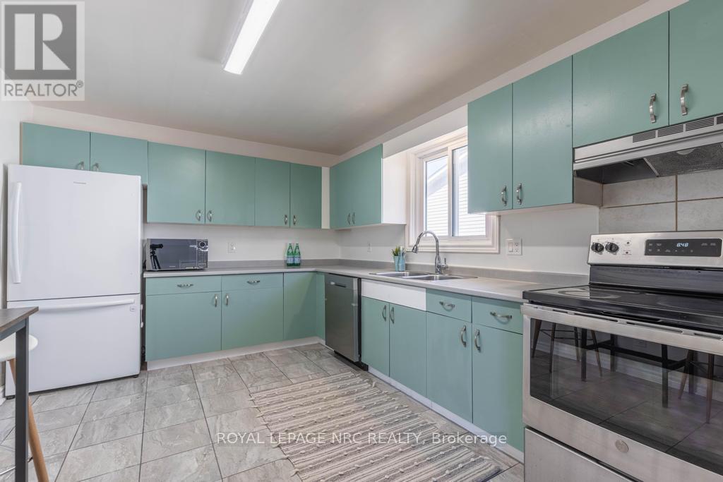 37 Woodland Drive, Welland, Ontario  L3C 7C9 - Photo 10 - X12456973
