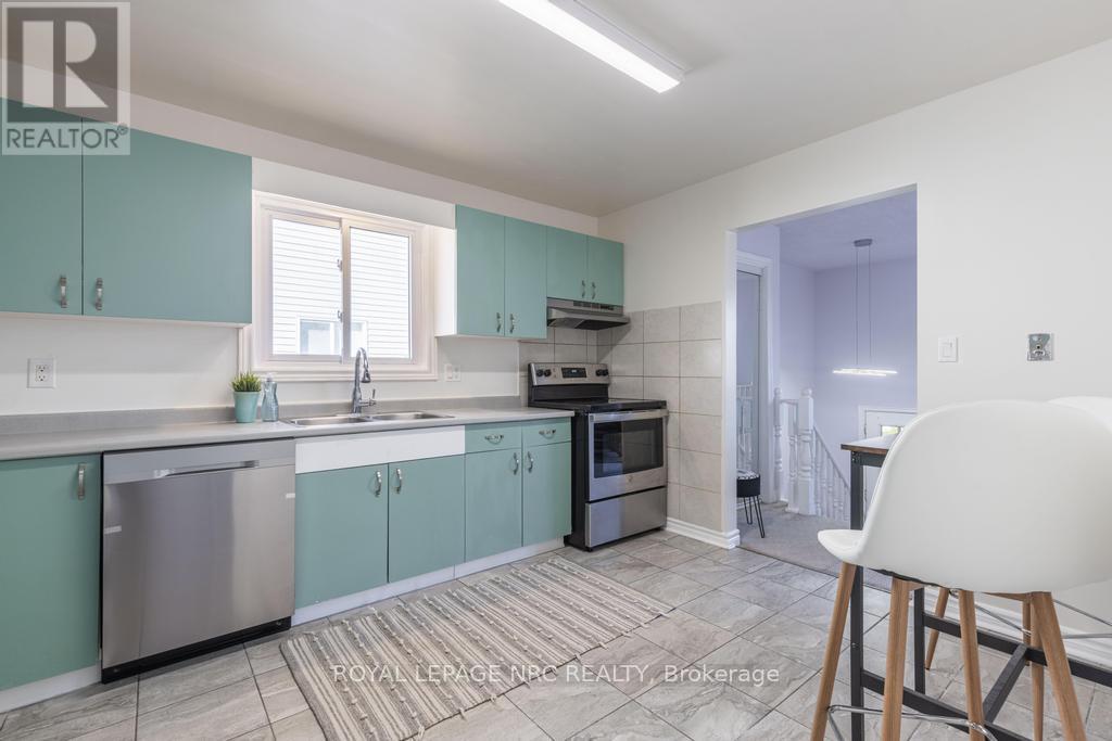 37 Woodland Drive, Welland, Ontario  L3C 7C9 - Photo 12 - X12456973