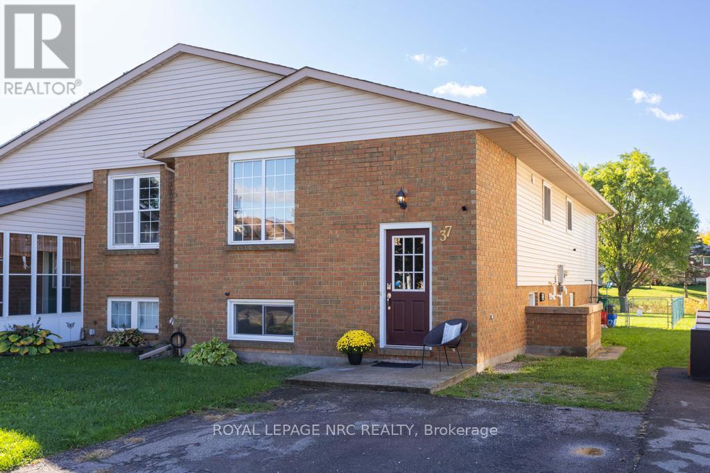 37 Woodland Drive, Welland, Ontario  L3C 7C9 - Photo 2 - X12456973
