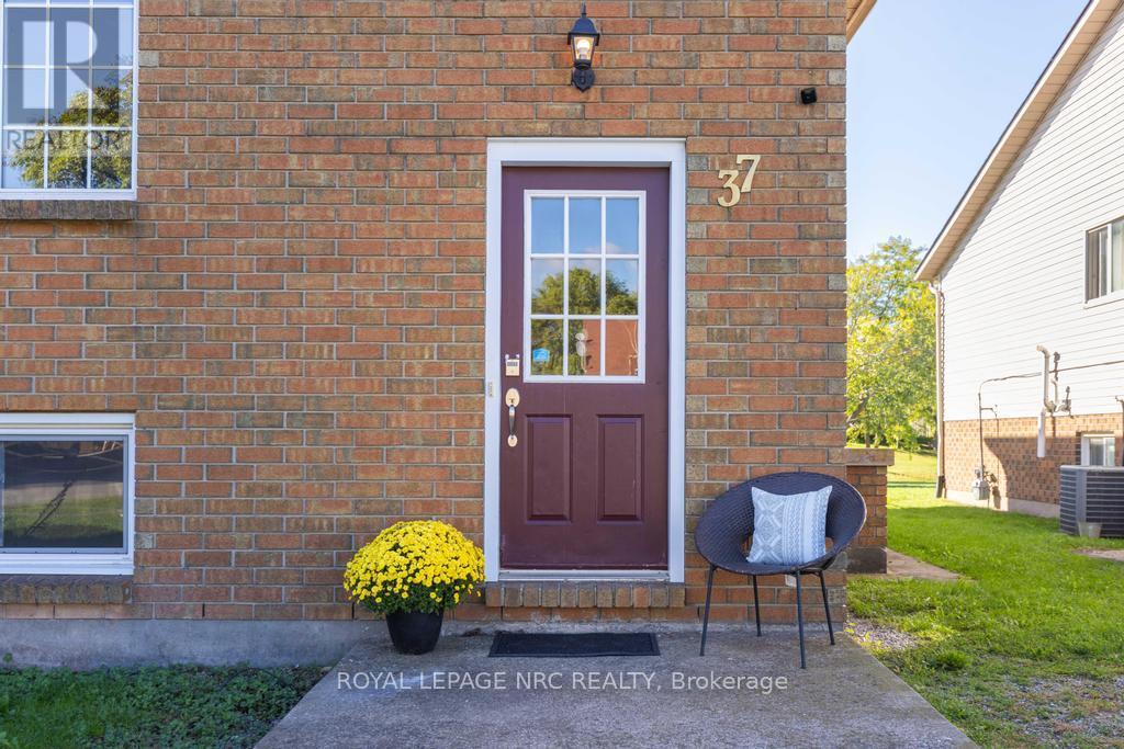 37 Woodland Drive, Welland, Ontario  L3C 7C9 - Photo 3 - X12456973