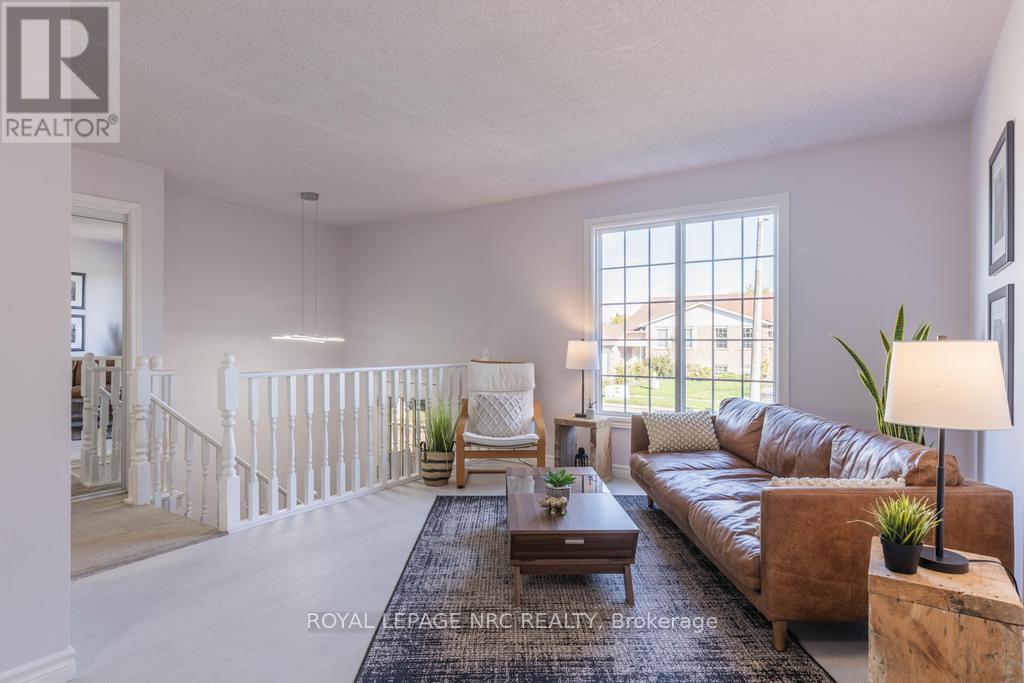 37 Woodland Drive, Welland, Ontario  L3C 7C9 - Photo 5 - X12456973