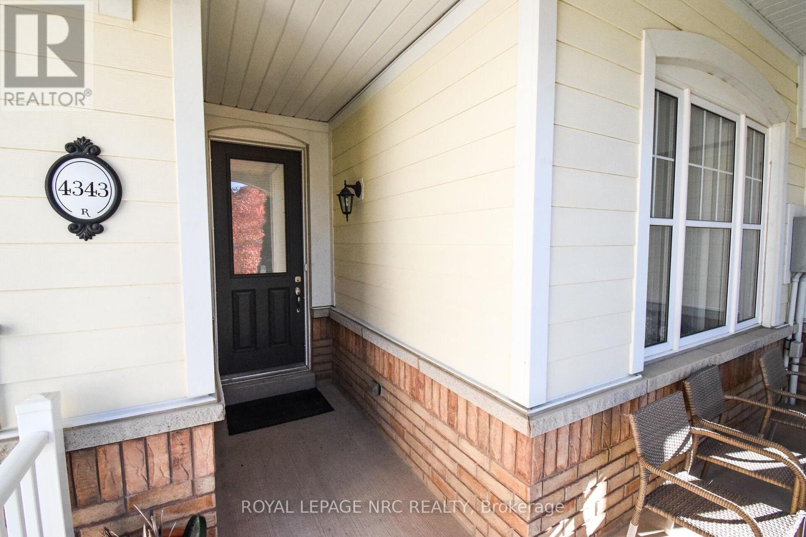 4343 Chemonda Street, Niagara Falls, Ontario  L2G 0E0 - Photo 3 - X12457102