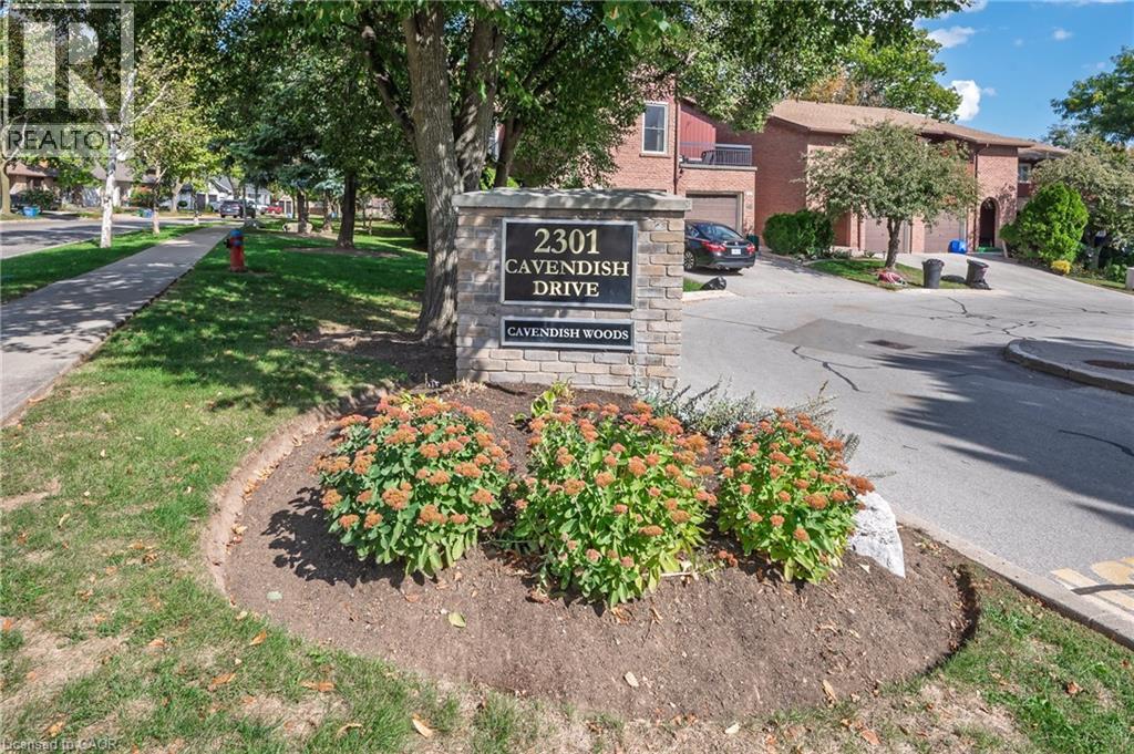 2301 Cavendish Drive Unit# 86, Burlington, Ontario  L7P 3M3 - Photo 1 - 40778329