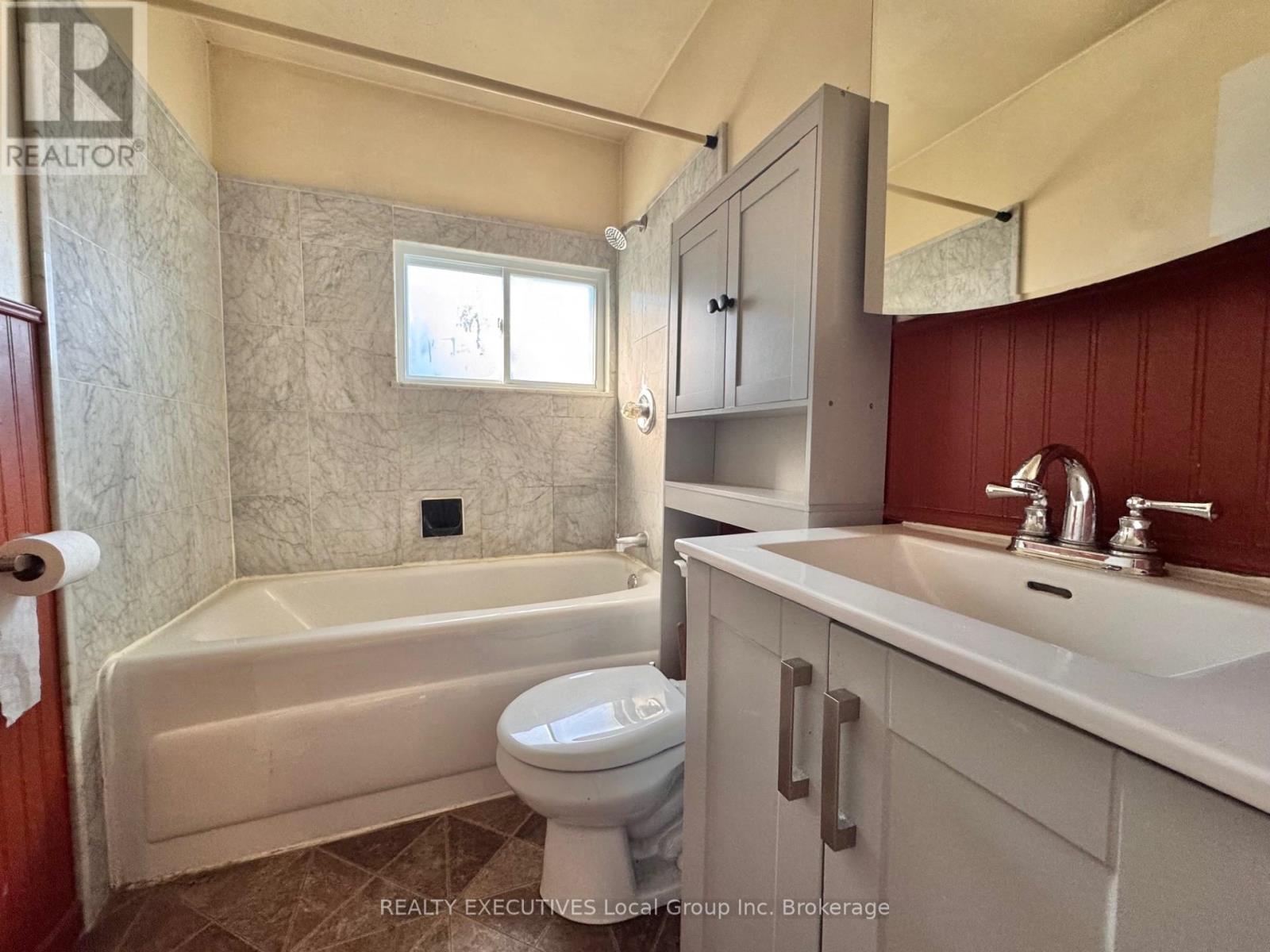 286 Leonard Street, North Bay, Ontario  P1B 5K2 - Photo 18 - X12452556