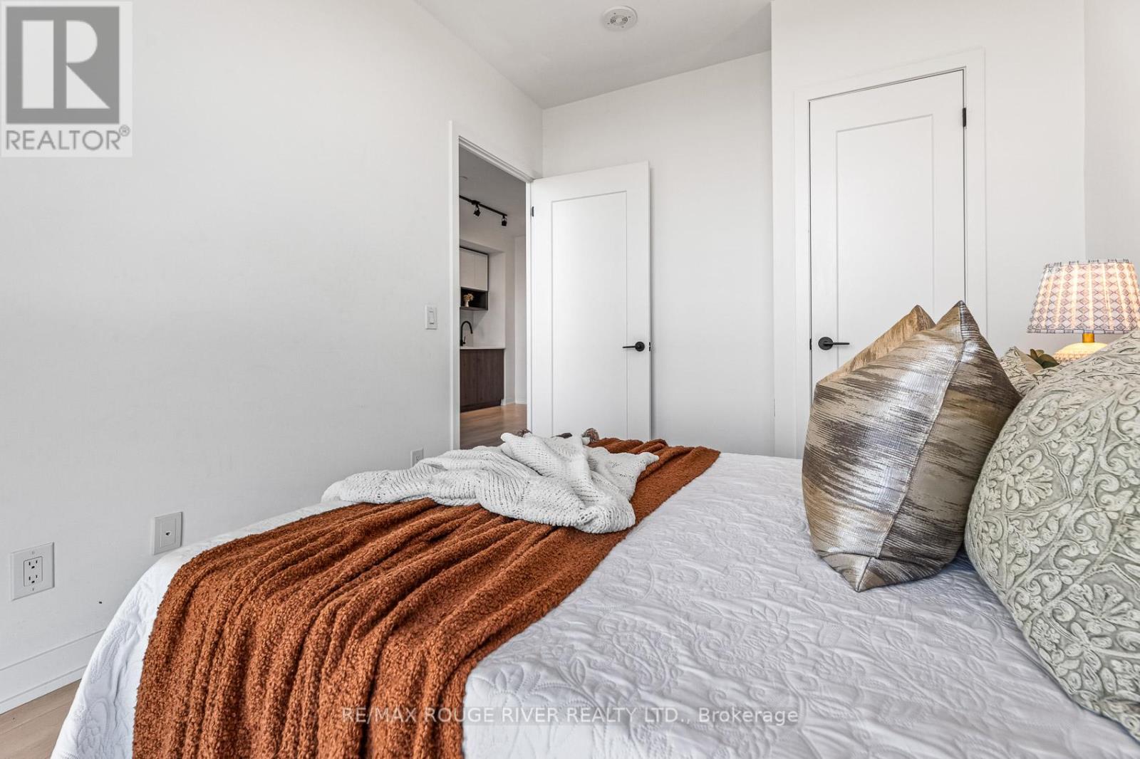 402 - 5 Defries Street, Toronto, Ontario  M5A 0W7 - Photo 16 - C12457120