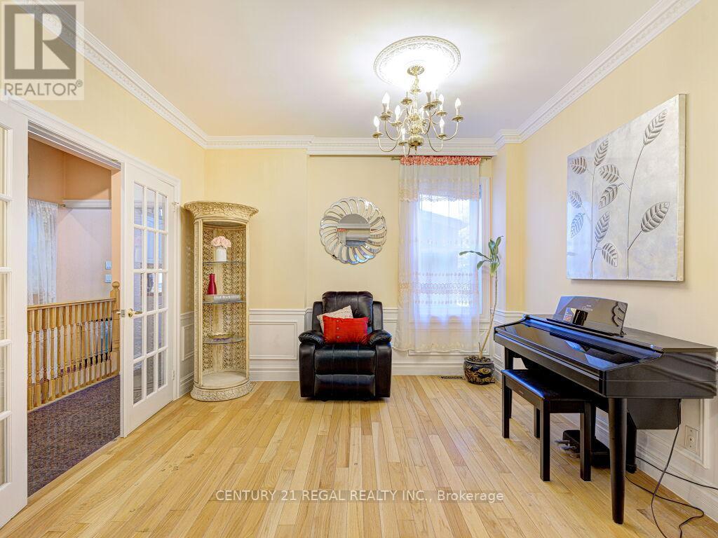 11 Midburn Avenue, Toronto (Crescent Town), Ontario  M4C 2C8 - Photo 10 - E12457114