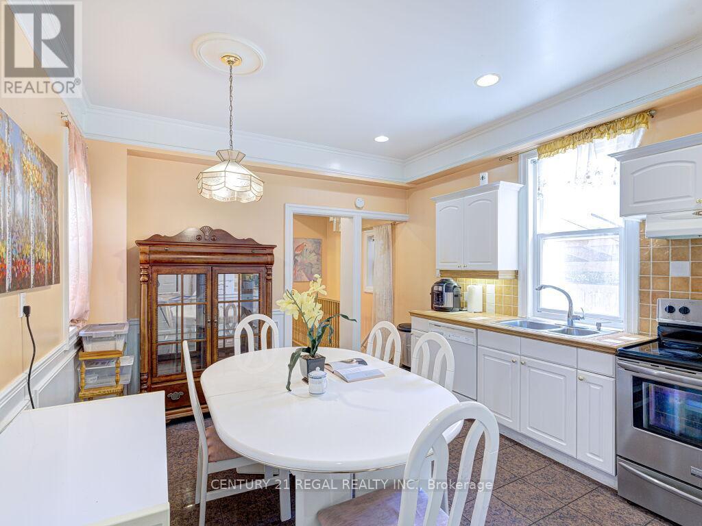 11 Midburn Avenue, Toronto (Crescent Town), Ontario  M4C 2C8 - Photo 13 - E12457114