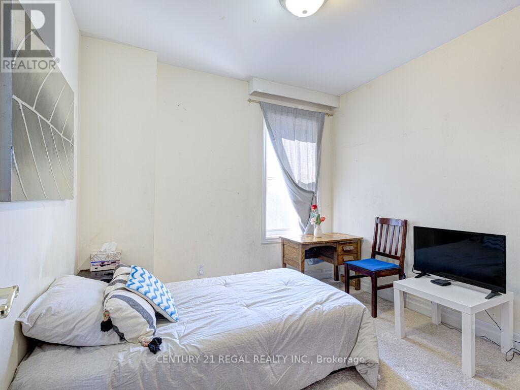 11 Midburn Avenue, Toronto (Crescent Town), Ontario  M4C 2C8 - Photo 23 - E12457114