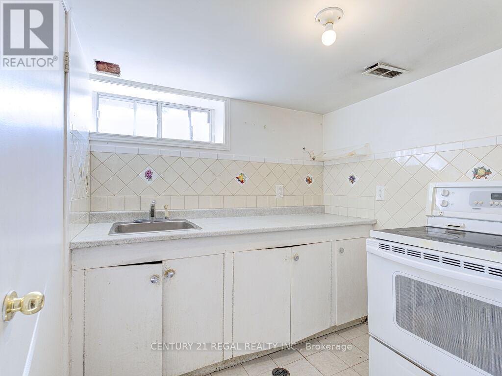 11 Midburn Avenue, Toronto (Crescent Town), Ontario  M4C 2C8 - Photo 29 - E12457114