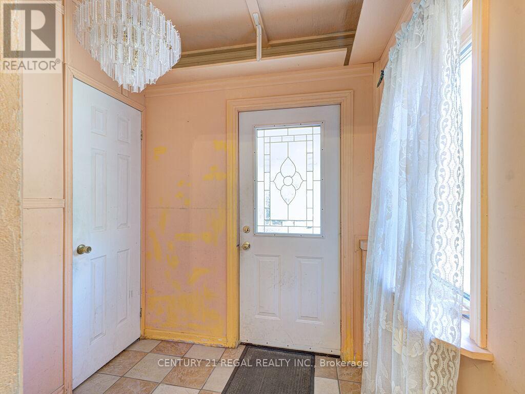 11 Midburn Avenue, Toronto (Crescent Town), Ontario  M4C 2C8 - Photo 4 - E12457114