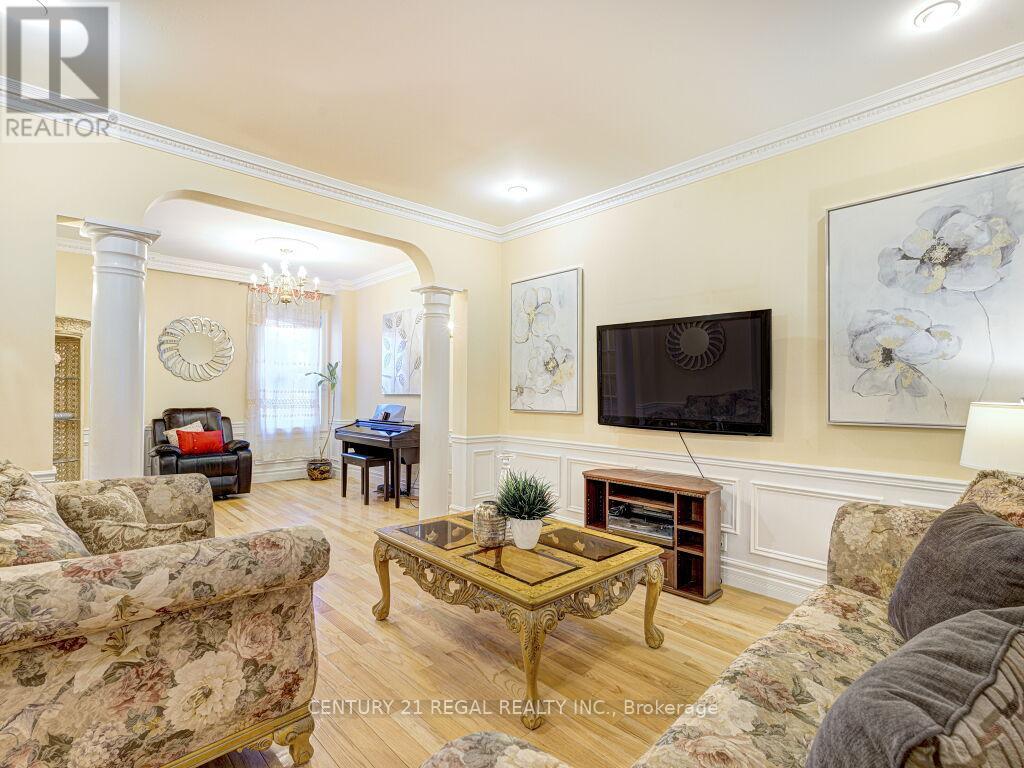 11 Midburn Avenue, Toronto (Crescent Town), Ontario  M4C 2C8 - Photo 6 - E12457114