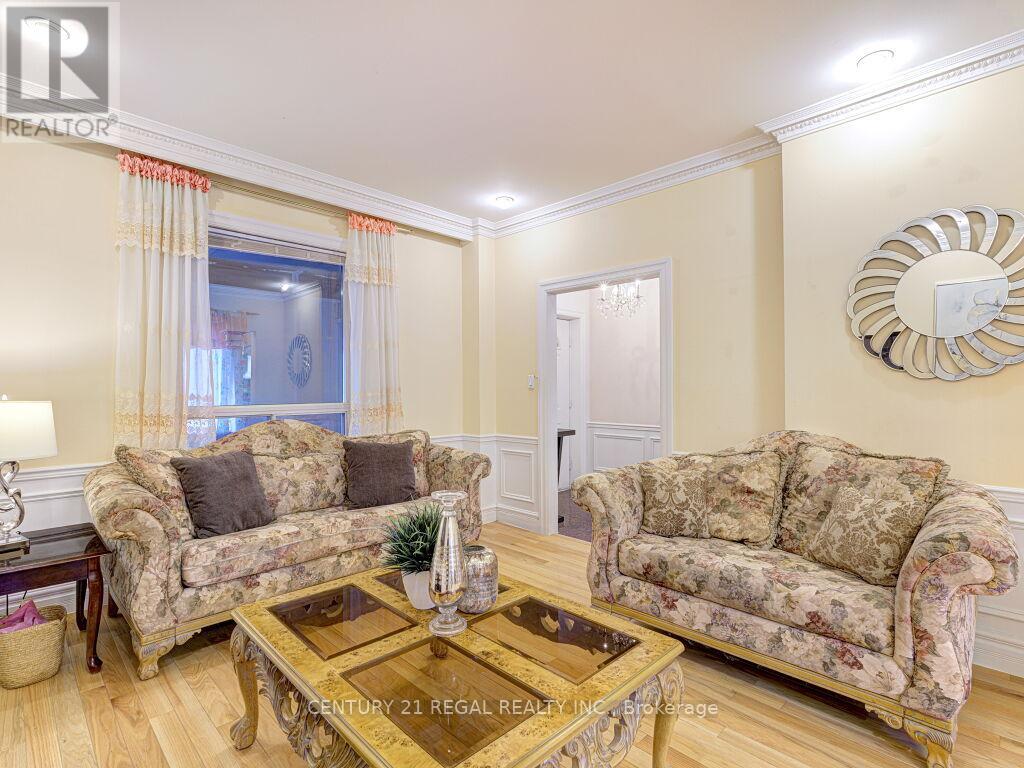 11 Midburn Avenue, Toronto (Crescent Town), Ontario  M4C 2C8 - Photo 7 - E12457114
