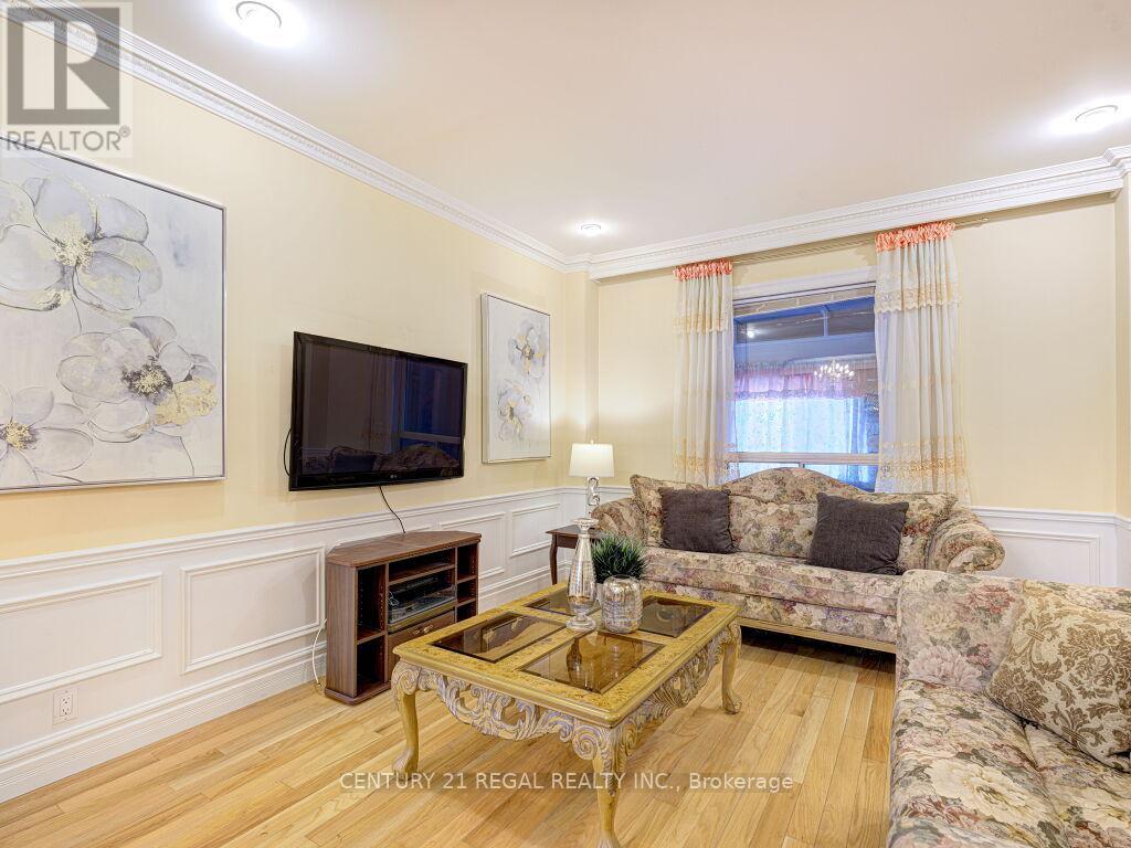 11 Midburn Avenue, Toronto (Crescent Town), Ontario  M4C 2C8 - Photo 8 - E12457114