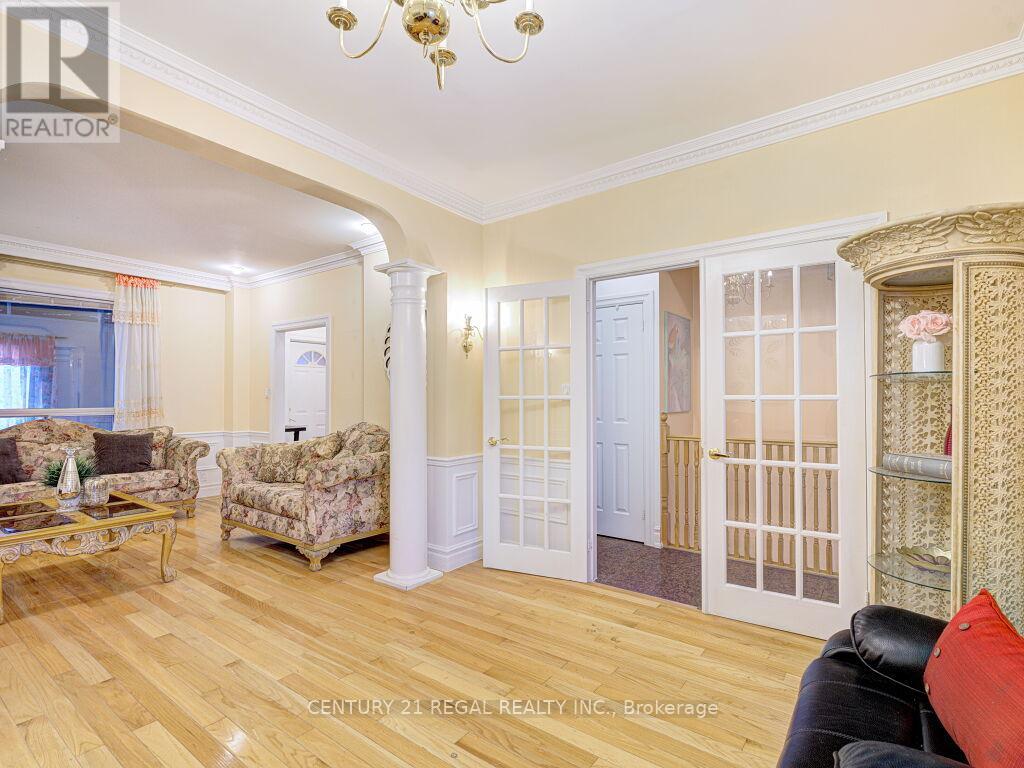11 Midburn Avenue, Toronto (Crescent Town), Ontario  M4C 2C8 - Photo 9 - E12457114