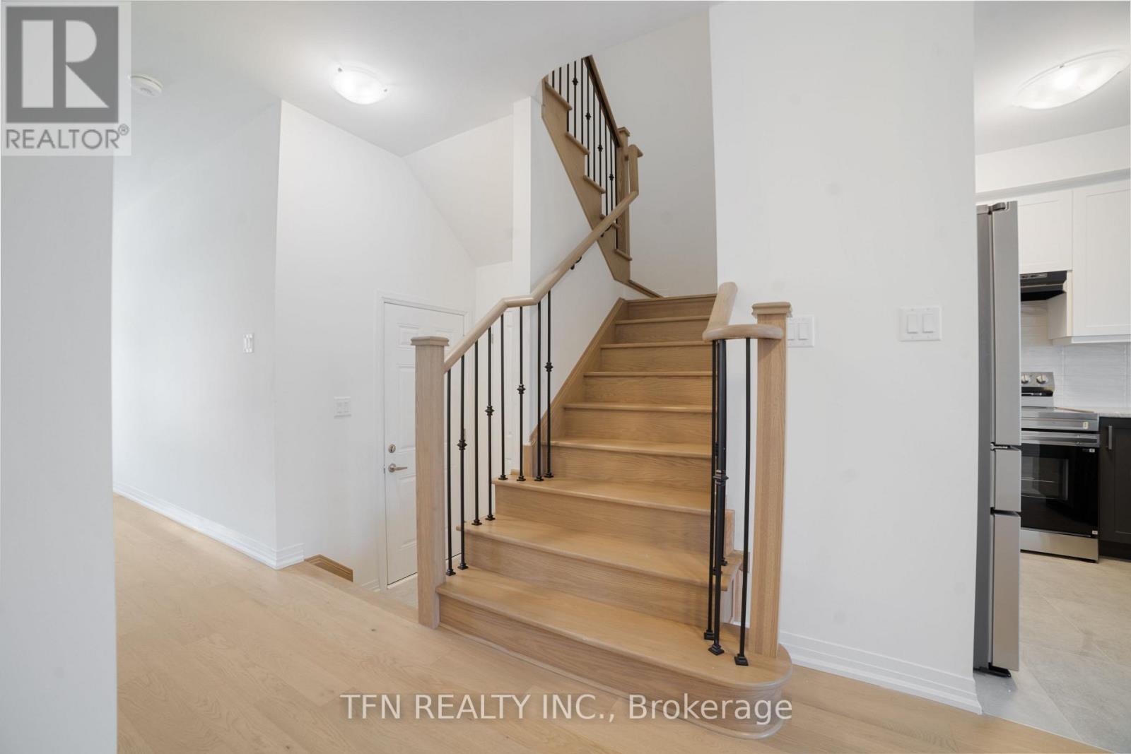 115 Velvet Way, Thorold, Ontario  L2V 0P1 - Photo 5 - X12456587