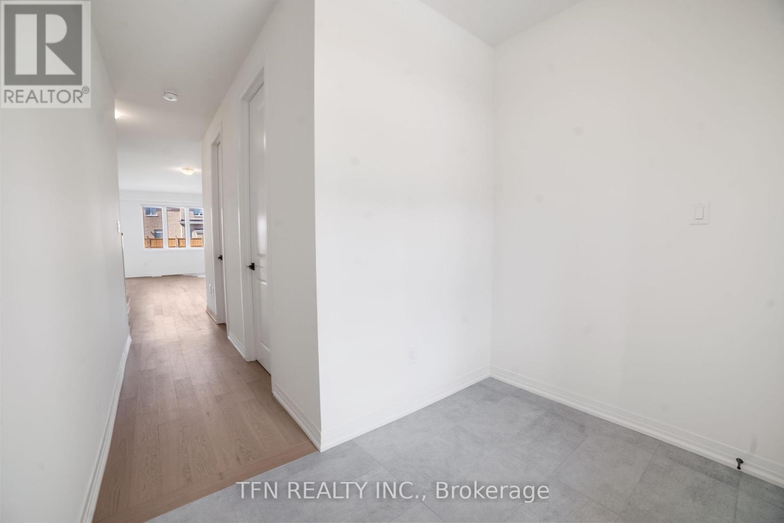 115 Velvet Way, Thorold, Ontario  L2V 0P1 - Photo 3 - X12456587