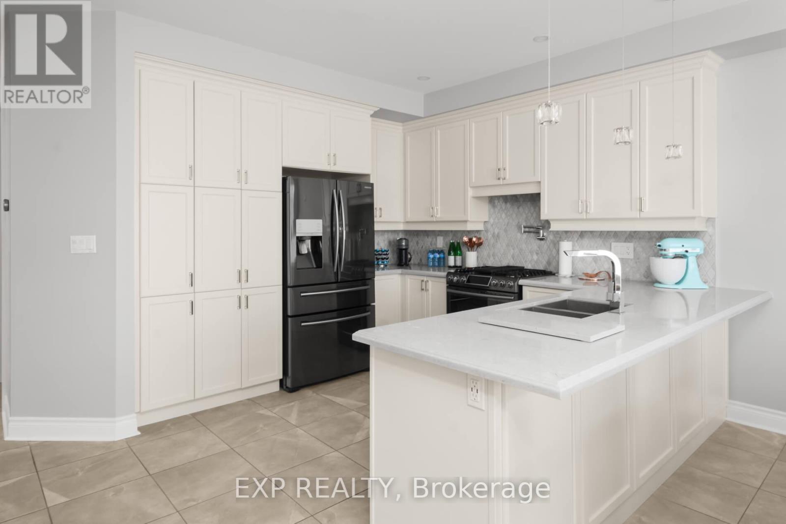 56 Lewis Avenue, Bradford West Gwillimbury, Ontario  L3Z 0X2 - Photo 11 - N12457081