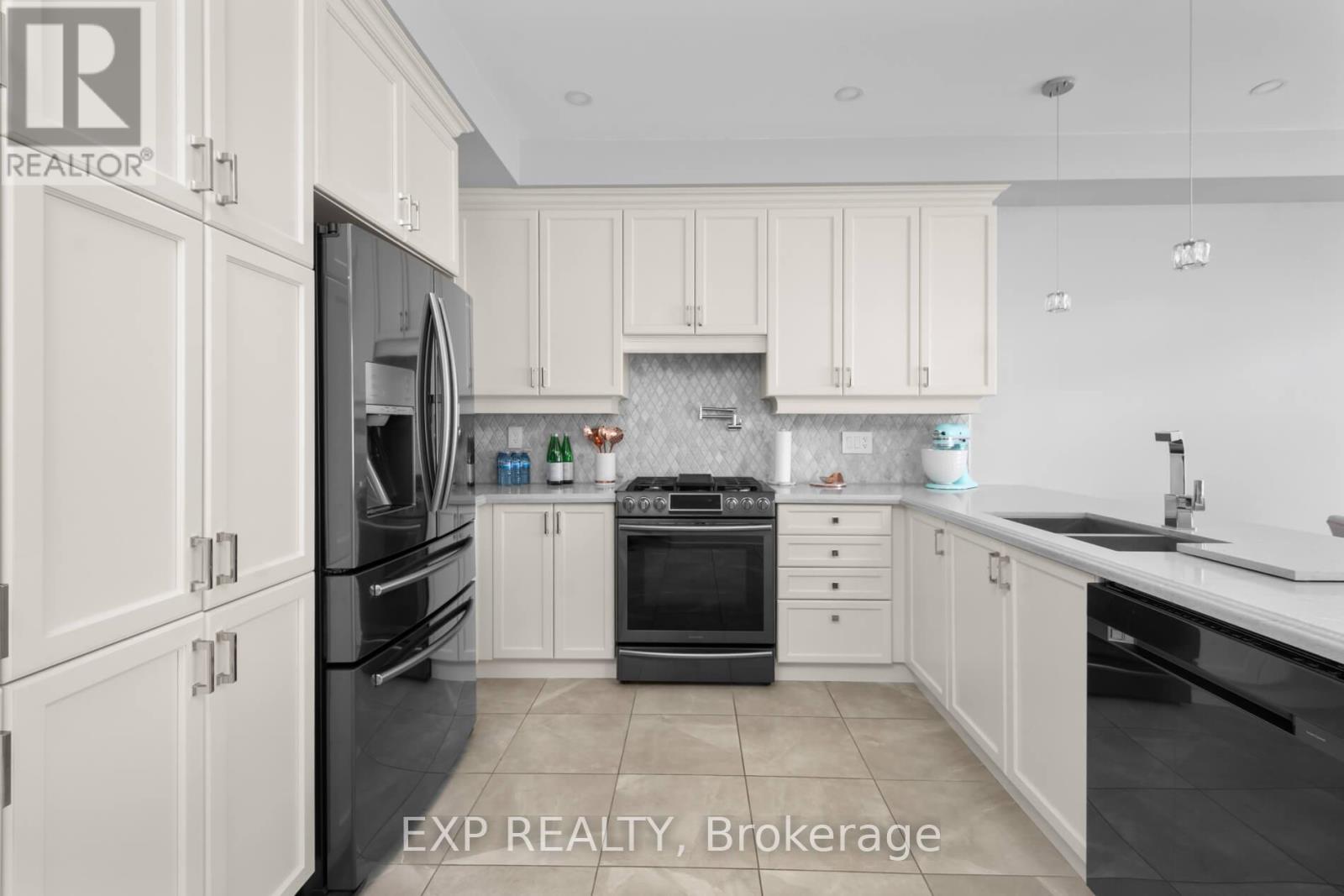 56 Lewis Avenue, Bradford West Gwillimbury, Ontario  L3Z 0X2 - Photo 12 - N12457081