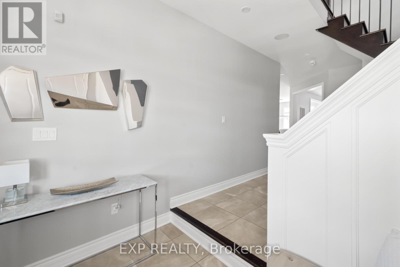 56 Lewis Avenue, Bradford West Gwillimbury, Ontario  L3Z 0X2 - Photo 3 - N12457081