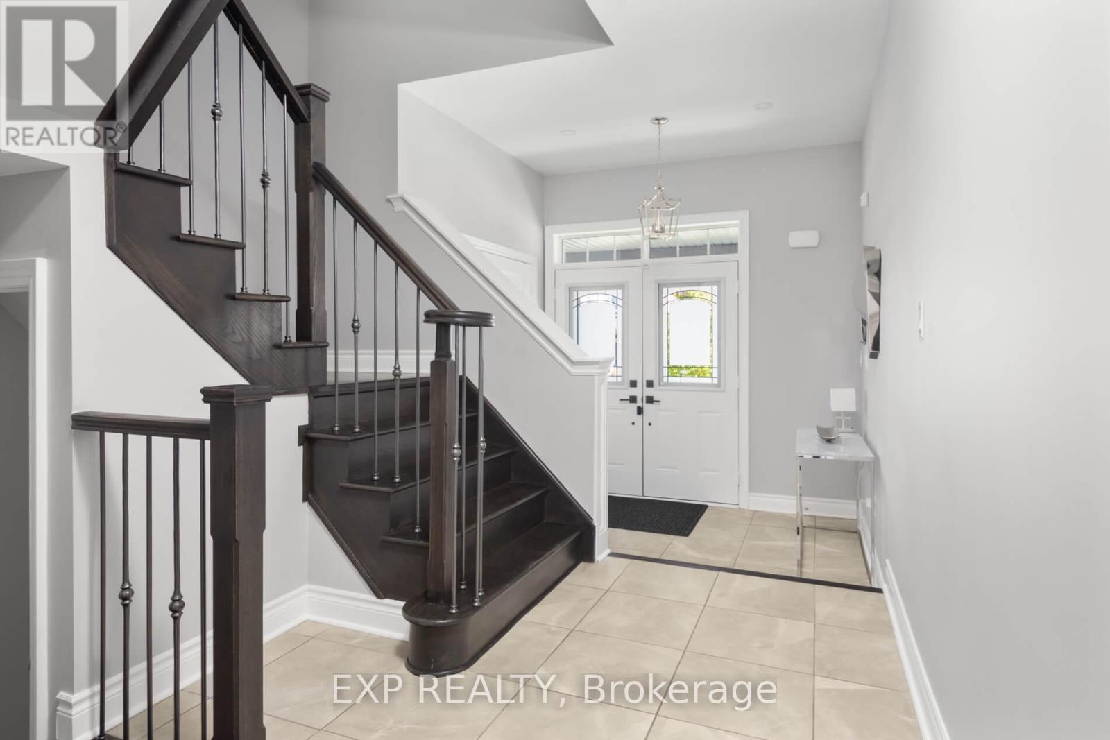 56 Lewis Avenue, Bradford West Gwillimbury, Ontario  L3Z 0X2 - Photo 4 - N12457081