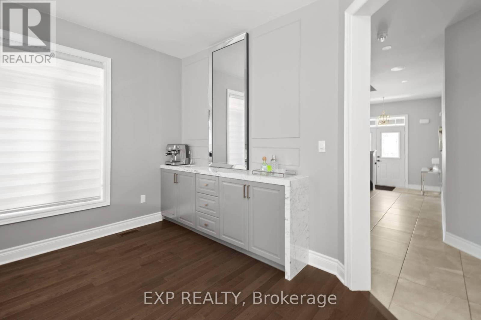 56 Lewis Avenue, Bradford West Gwillimbury, Ontario  L3Z 0X2 - Photo 6 - N12457081
