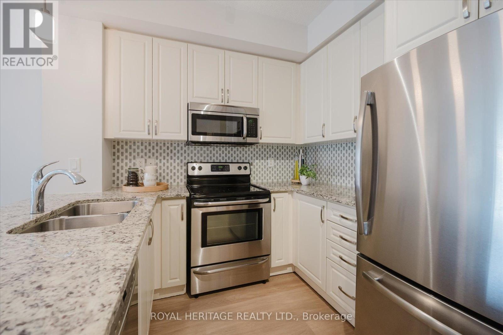 215 - 111 Civic Square Gate, Aurora, Ontario  L4G 0S6 - Photo 12 - N12457090