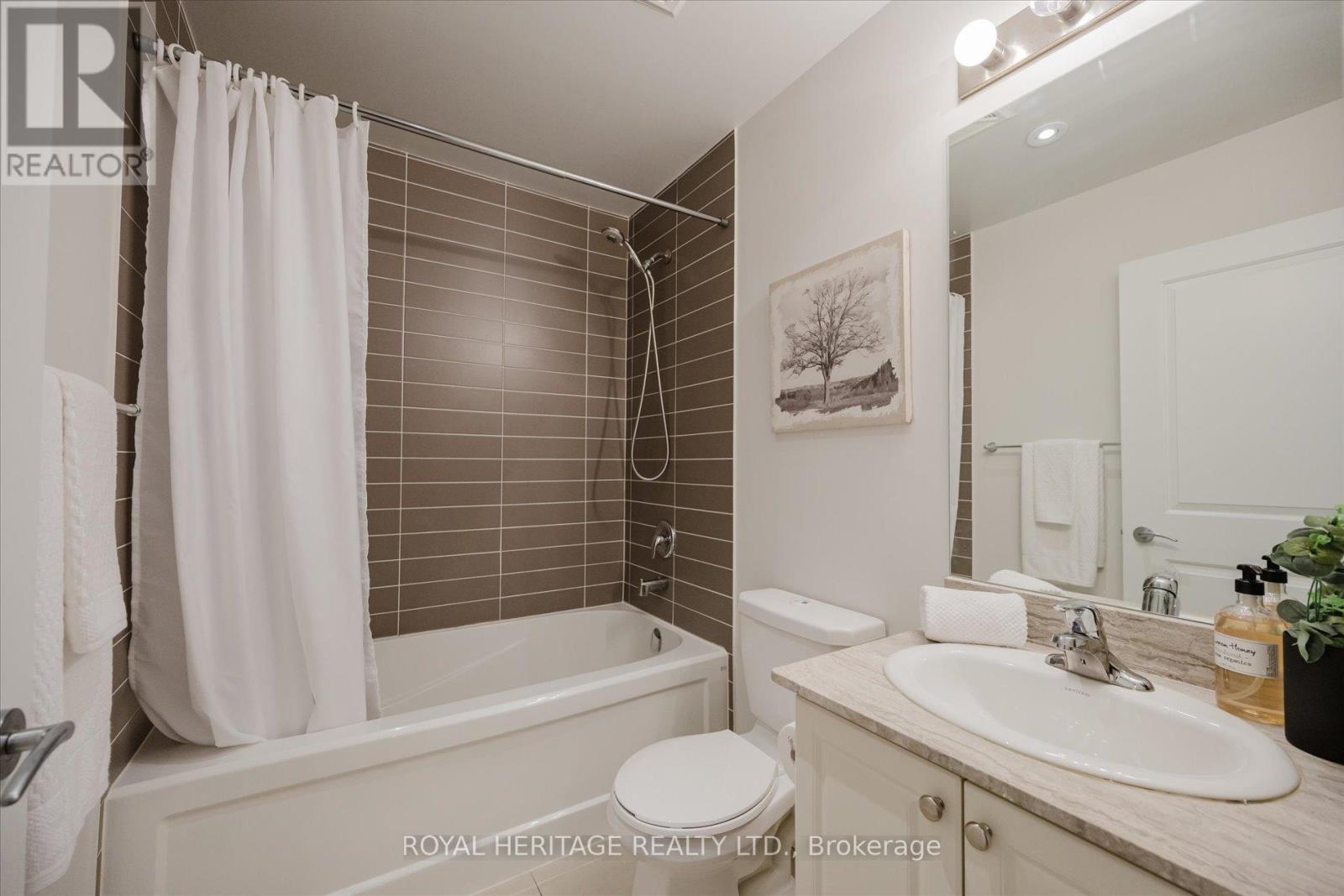215 - 111 Civic Square Gate, Aurora, Ontario  L4G 0S6 - Photo 18 - N12457090