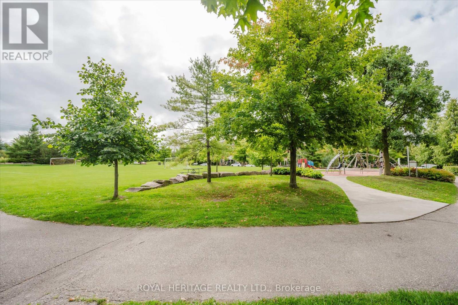 215 - 111 Civic Square Gate, Aurora, Ontario  L4G 0S6 - Photo 23 - N12457090