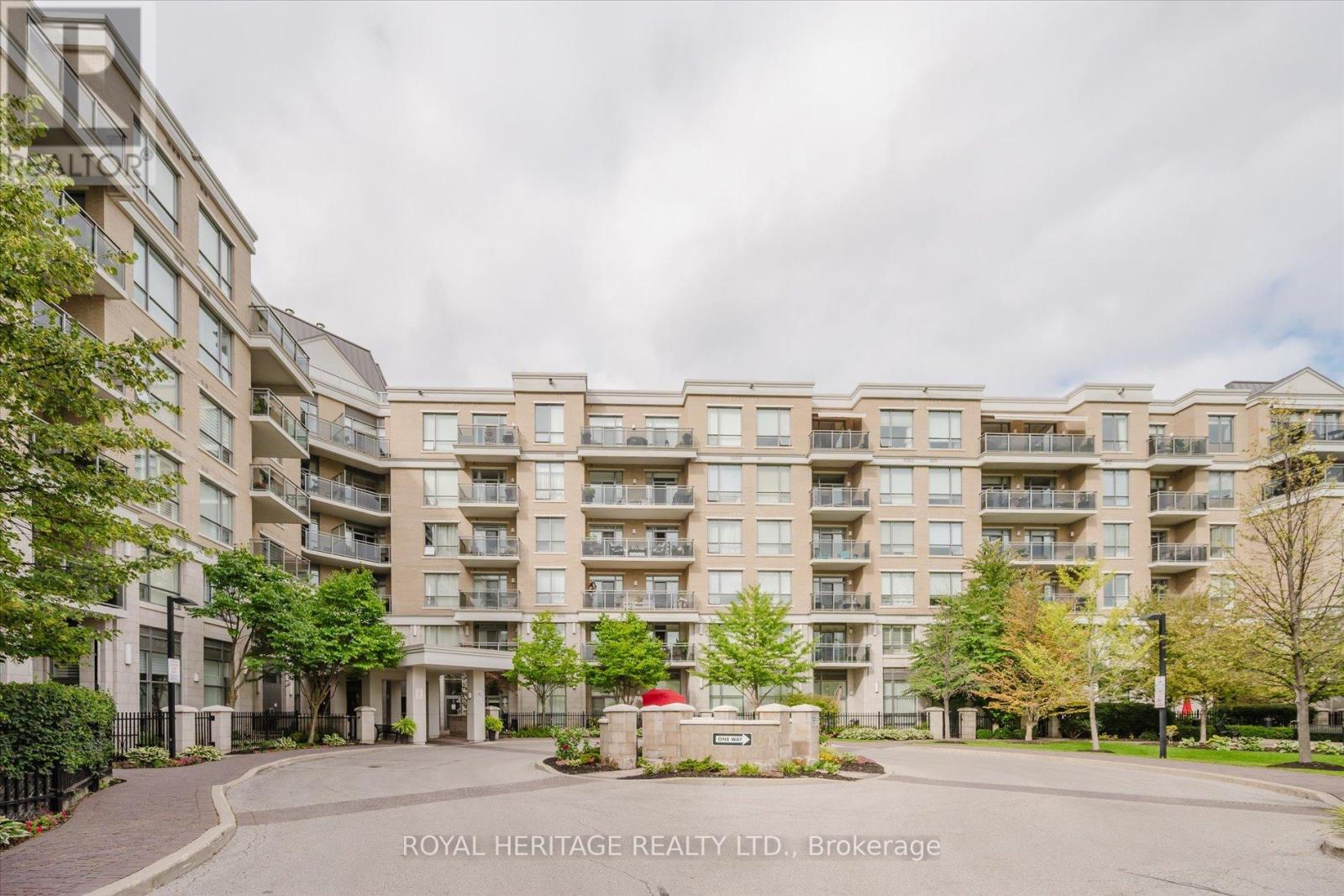 215 - 111 Civic Square Gate, Aurora, Ontario  L4G 0S6 - Photo 4 - N12457090