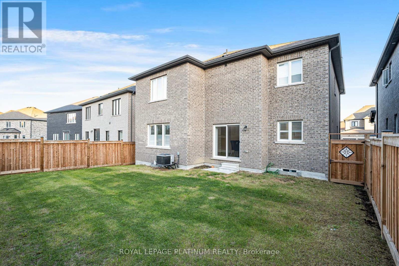 1348 Harrington Street, Innisfil, Ontario  L0L 1W0 - Photo 4 - N12457105