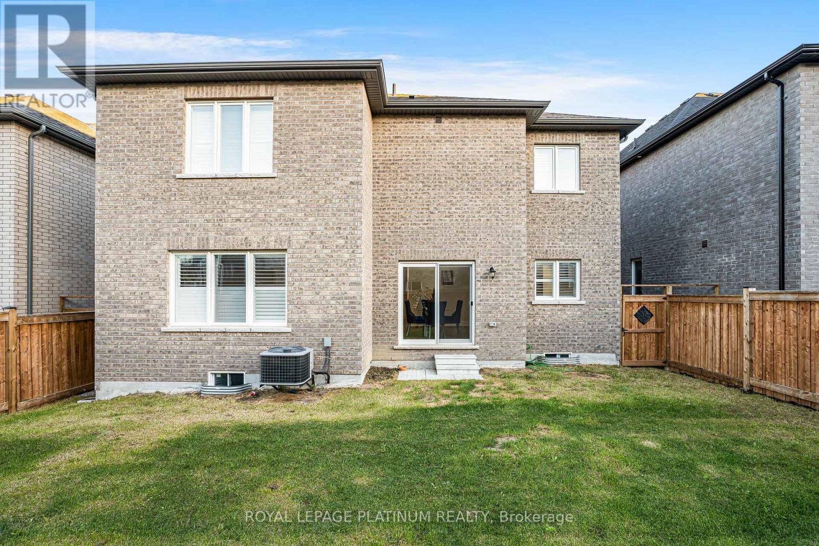 1348 Harrington Street, Innisfil, Ontario  L0L 1W0 - Photo 5 - N12457105