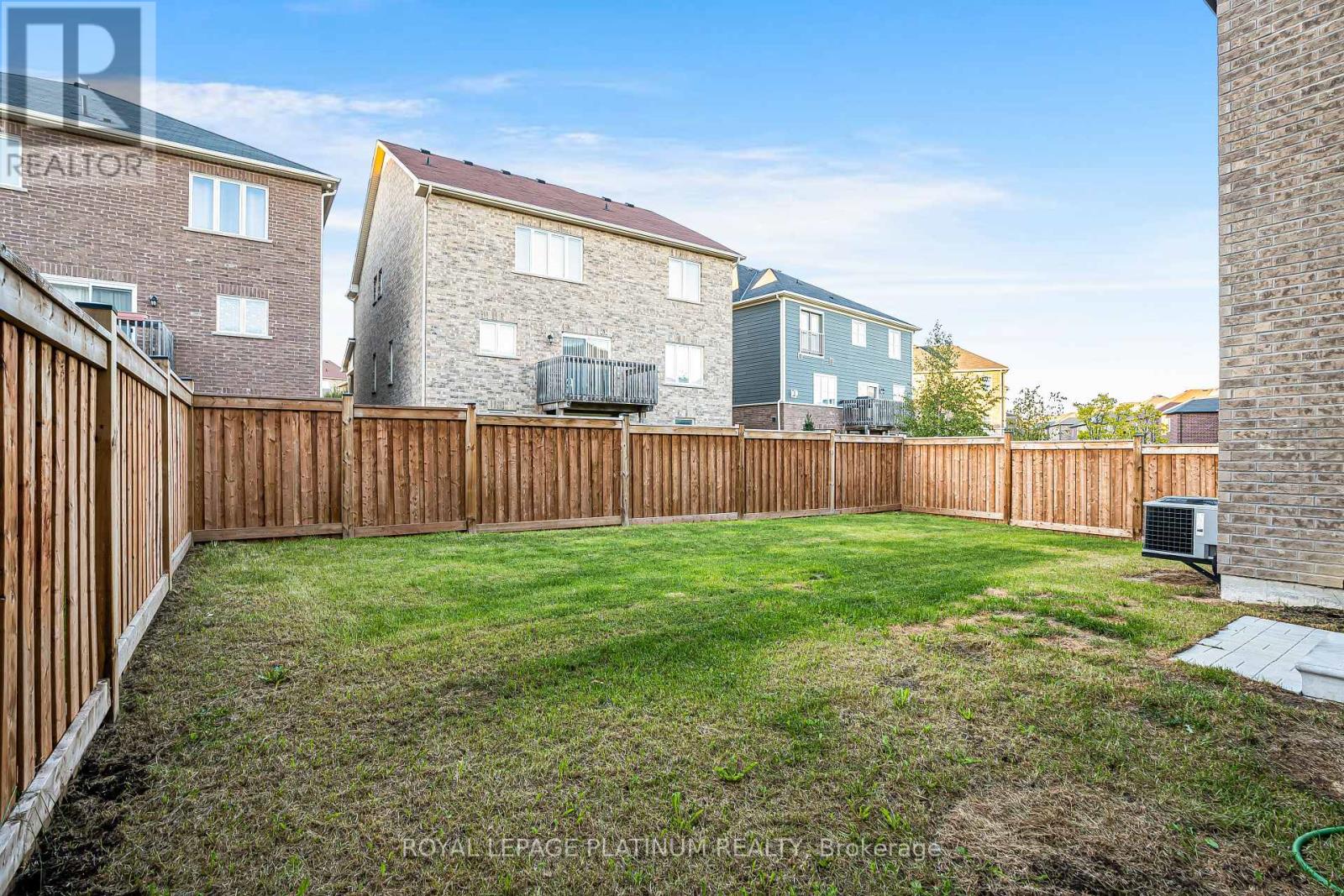 1348 Harrington Street, Innisfil, Ontario  L0L 1W0 - Photo 6 - N12457105