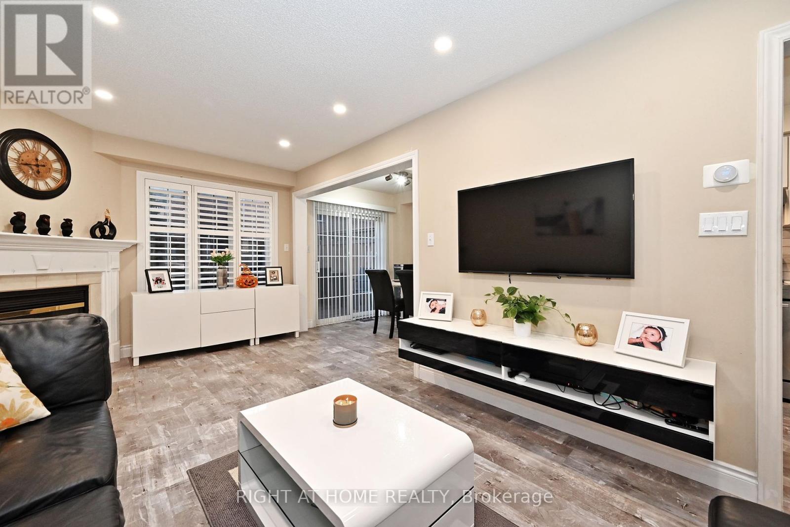 73 Bloomgate Crescent, Richmond Hill, Ontario  L4E 3Z1 - Photo 10 - N12457118