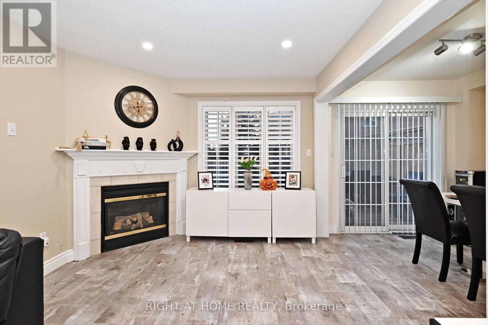 73 Bloomgate Crescent, Richmond Hill, Ontario  L4E 3Z1 - Photo 11 - N12457118