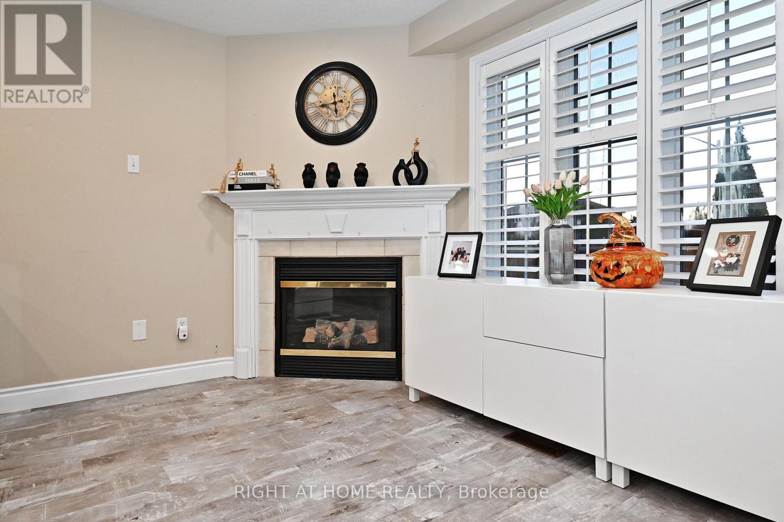 73 Bloomgate Crescent, Richmond Hill, Ontario  L4E 3Z1 - Photo 12 - N12457118